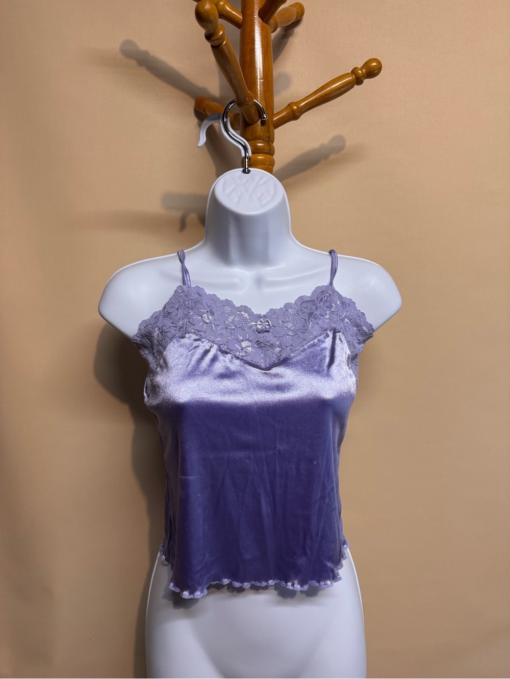 Women’s Eva Cervantes Lavender Lace-Trim Satin Cami Top. Nylon & Spandex Size  M